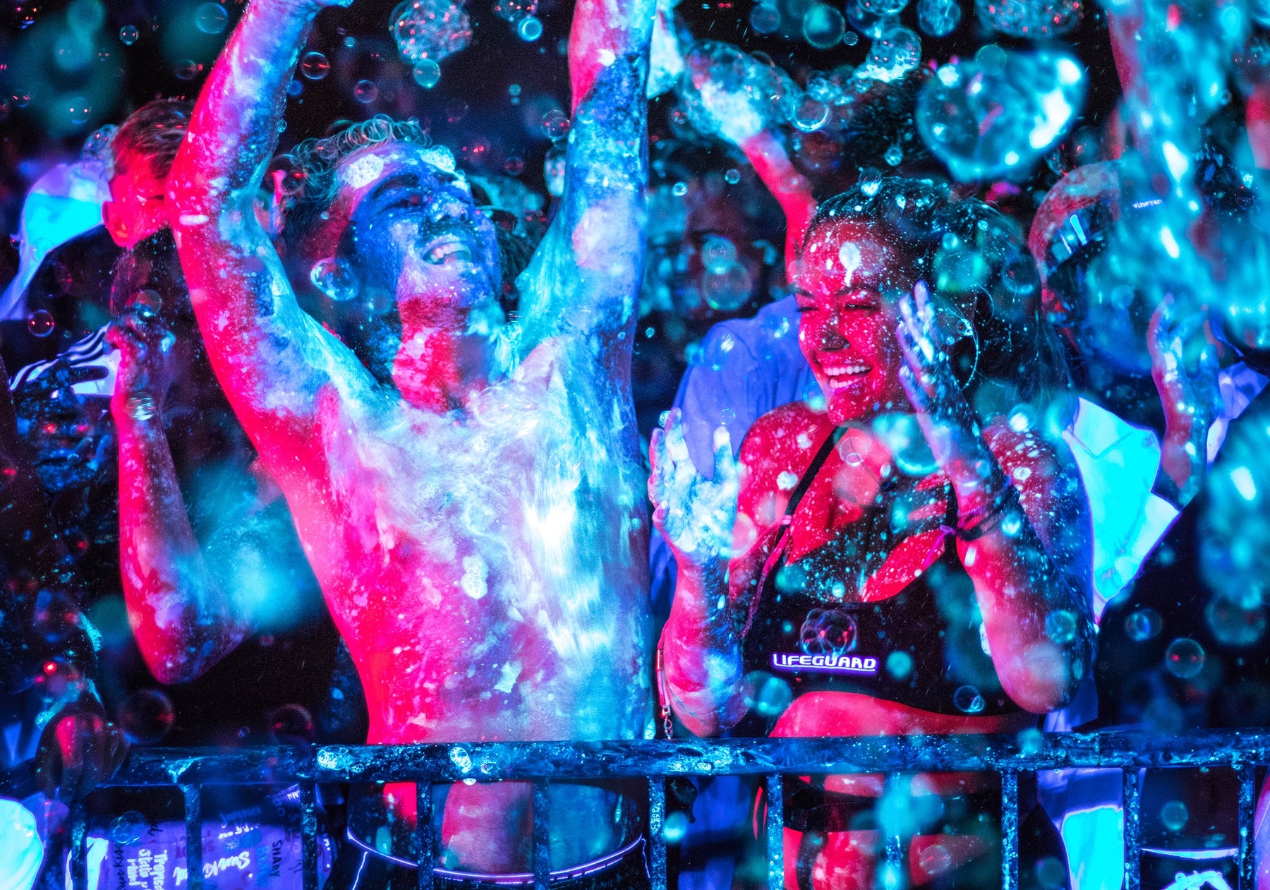 Tekno bubbles at a blacklight festival 